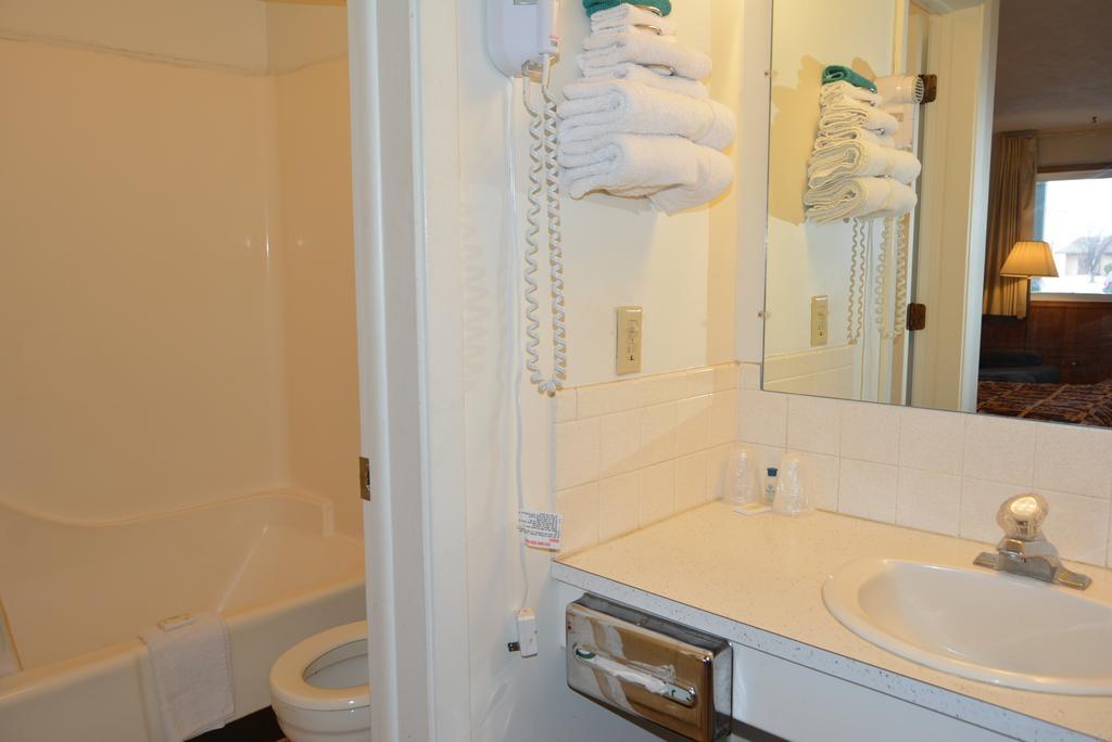 Viking Motel Lindsborg Стая снимка