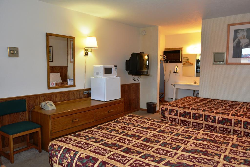 Viking Motel Lindsborg Стая снимка
