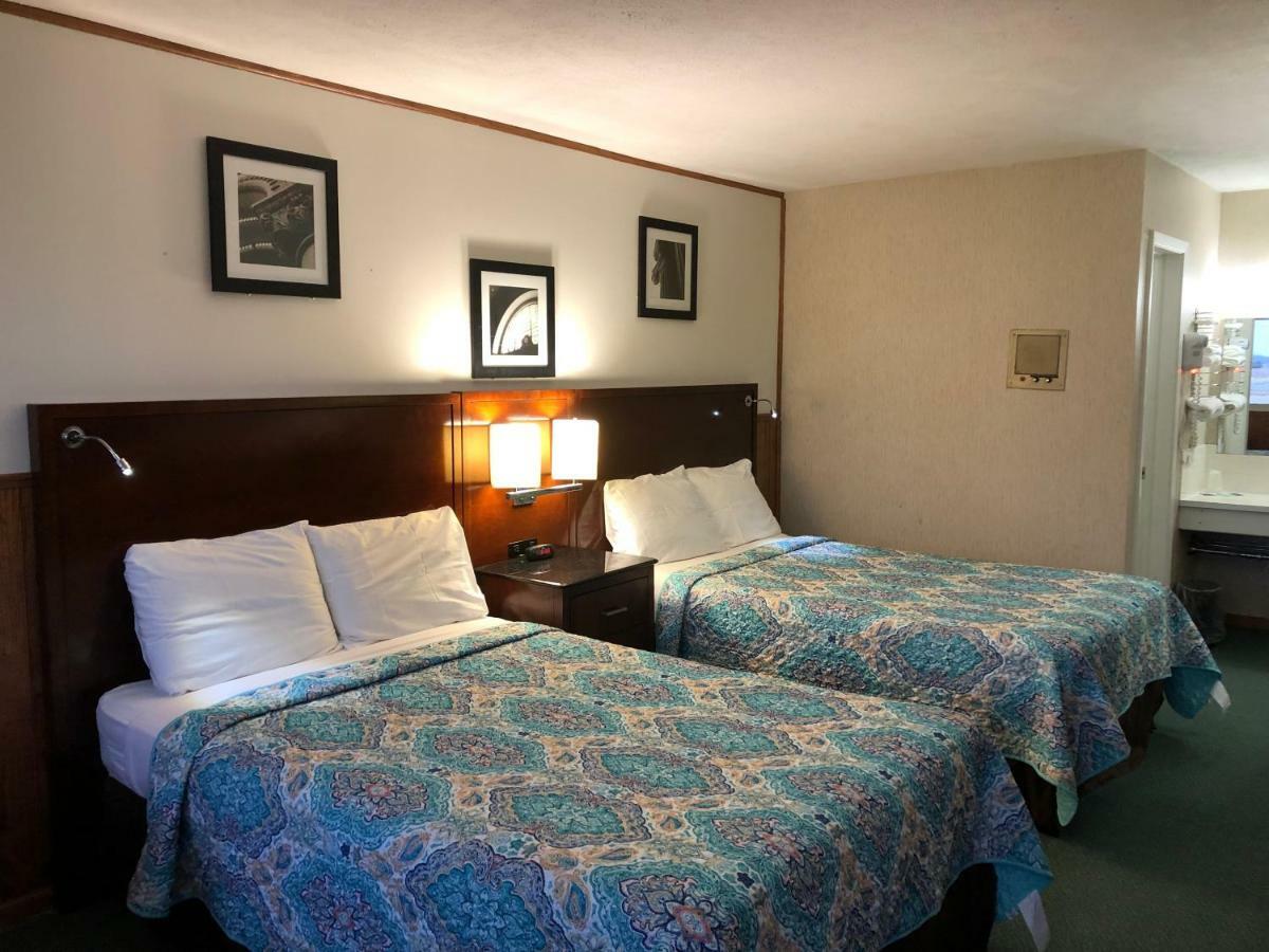 Viking Motel Lindsborg Екстериор снимка